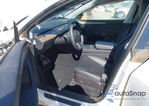 2023 Tesla Model Y Awd/Long Range Dual Motor All-Wheel Drive z USA, uszkodzony, nr VIN 7SAYGDEE7PF710117